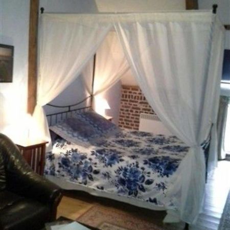 Au Mesnil Le Bas Bray Bed & Breakfast Bures-en-Bray Exterior photo
