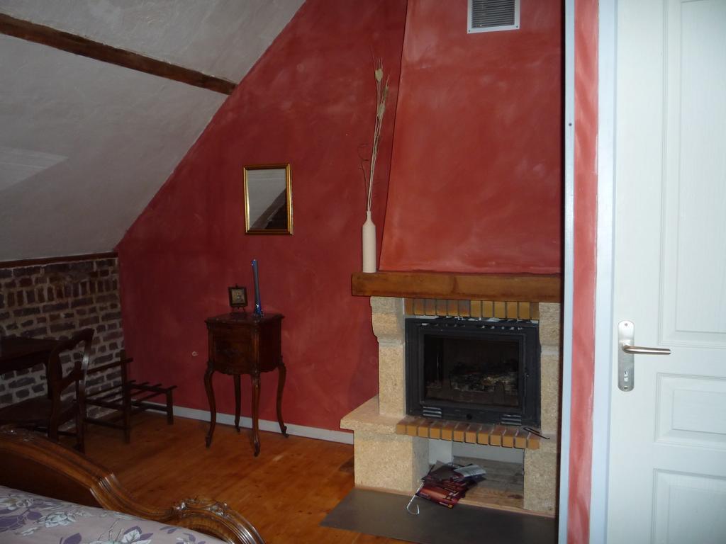 Au Mesnil Le Bas Bray Bed & Breakfast Bures-en-Bray Exterior photo