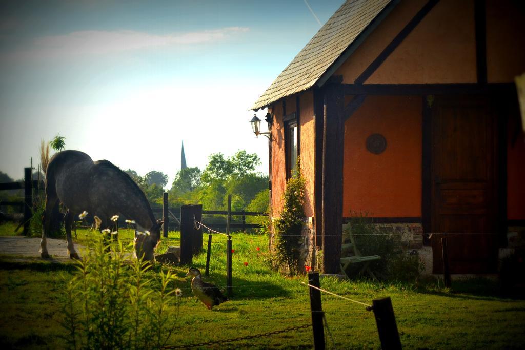 Au Mesnil Le Bas Bray Bed & Breakfast Bures-en-Bray Exterior photo