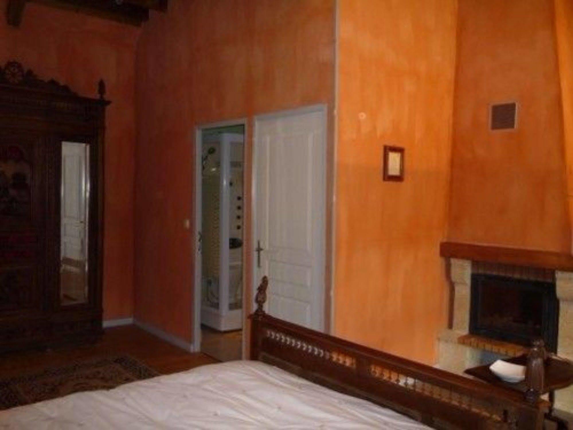 Au Mesnil Le Bas Bray Bed & Breakfast Bures-en-Bray Exterior photo